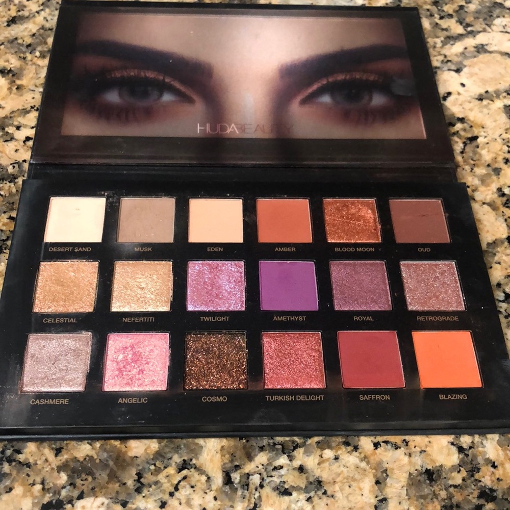 Huda Beauty Desert Dusk Palette